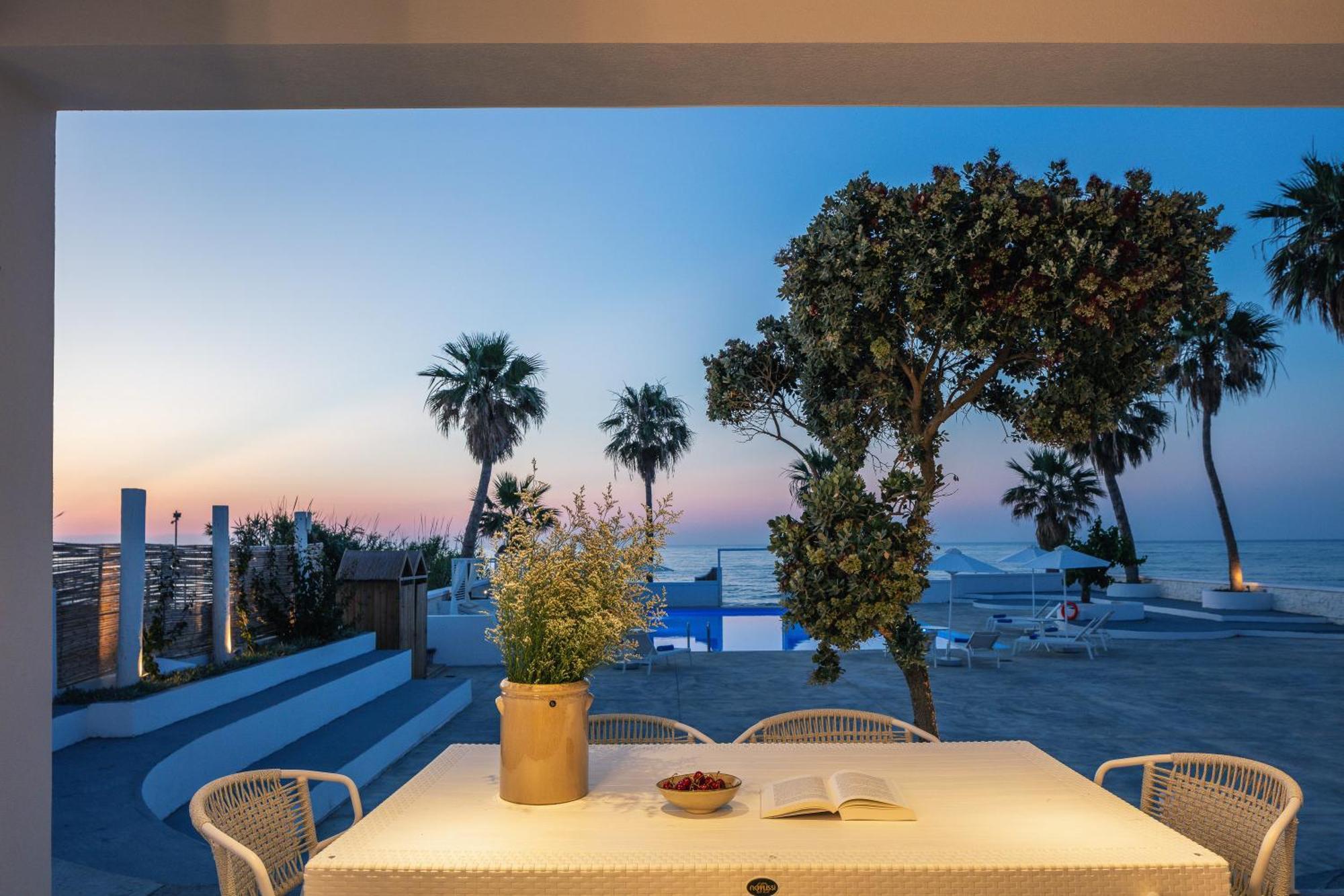 Thalasses * Adelianos Kampos
